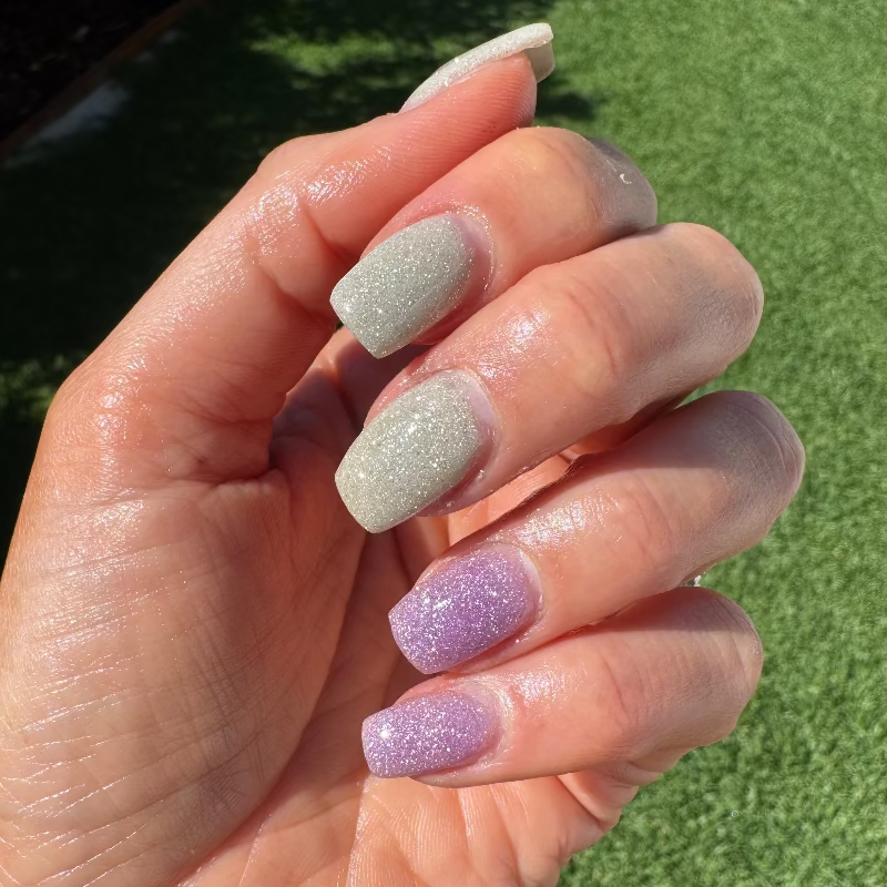 Aphrodite and Iris dip colours from the modern goddess