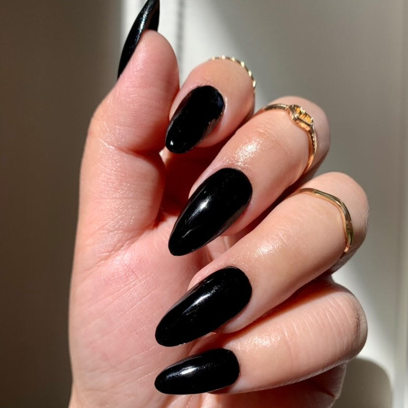 Black Nails using Black Orlov dip powder on customer nails using DIPD