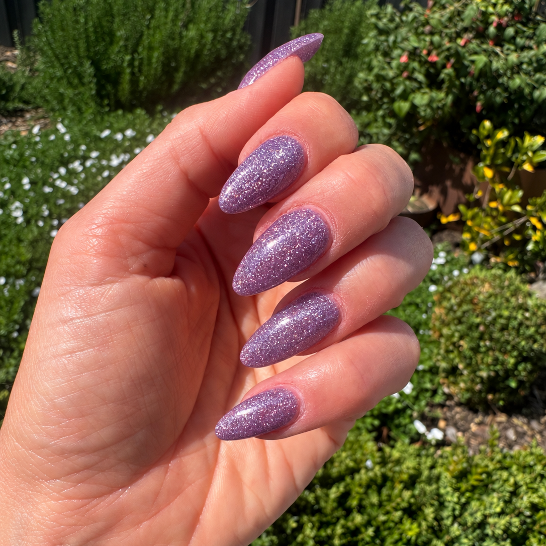 Iris mauve purple dip powder glitter on natural nails.