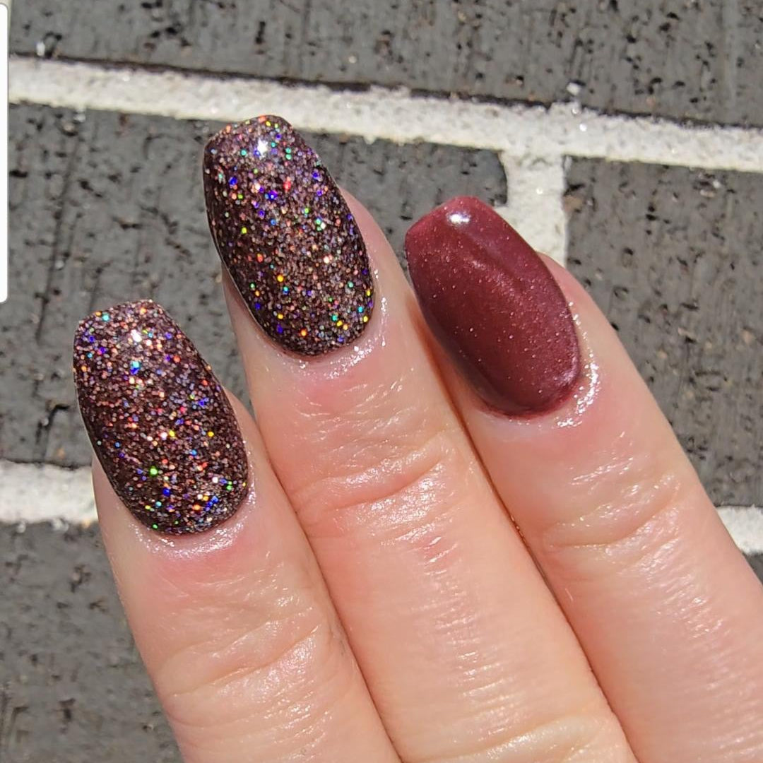 Velvet Romance cat eye dip powder colour on natural nails with the Velvet Ember glitter using DIPD Nails Australia